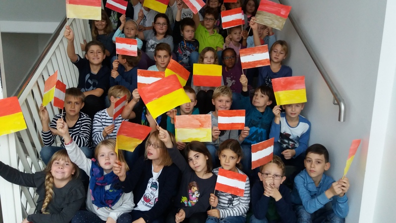 Fahnen-Partnerklassen - 2a, 2b, 4a, 4b