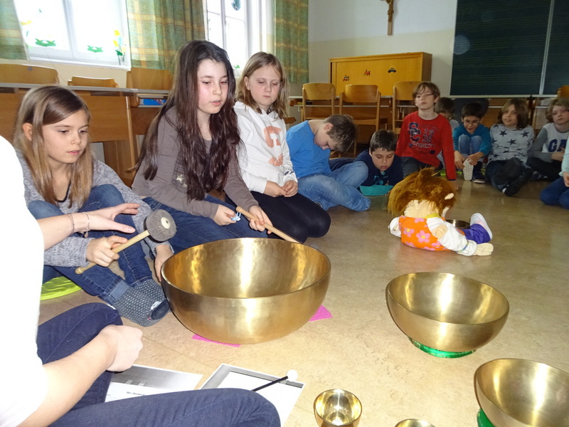 10.03.2017 - Mein Zauberberg - Klangschalenpädagogik - 3a, 3b