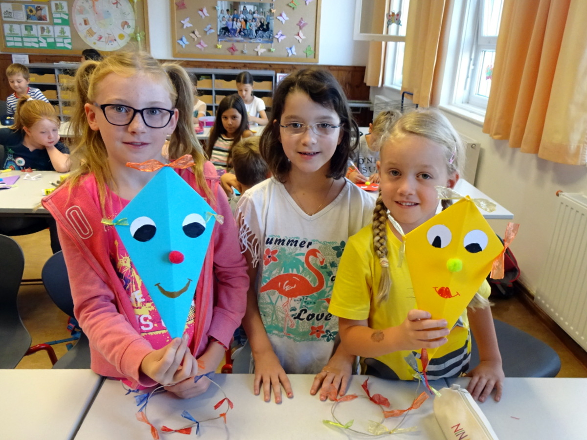 13.09.2018 - Drachenbasteln - Partnerklassen 2 und 4