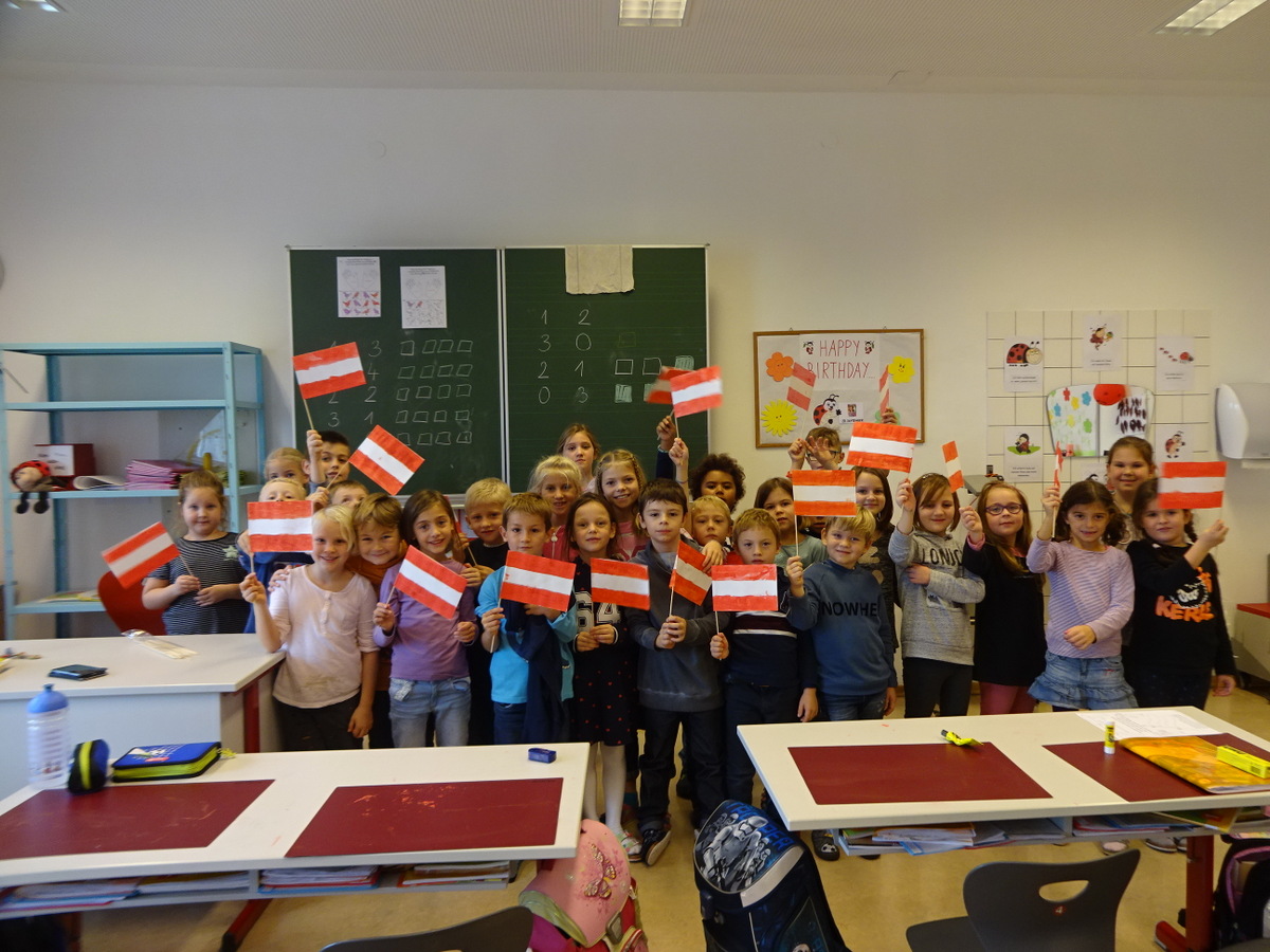 24.10.2017 - Partnerarbeit zum Nationalfeiertag - 1. und 3. Klassen