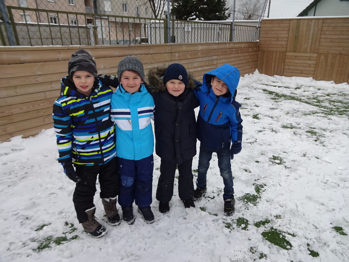 22.02.2018 - Turnen im Schulhof - 1c