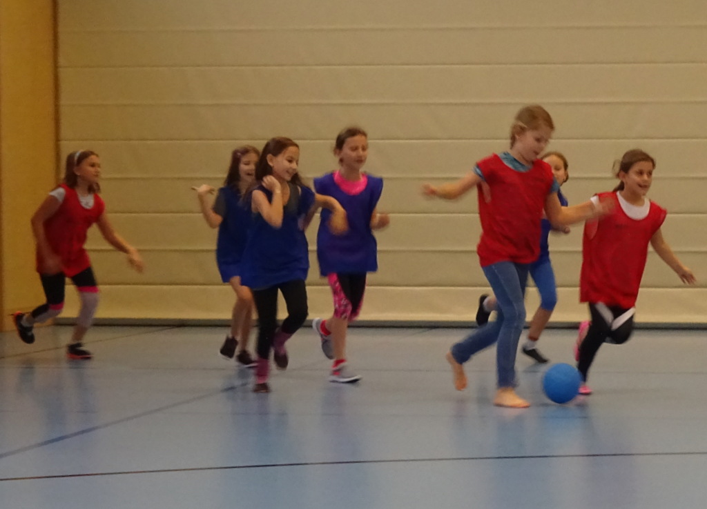 26.11.2018 - Mädchen am Ball