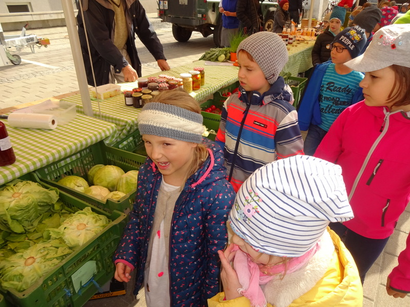 05.04.2019 - Besuch am Bauernmarkt - 1a, 1b, 1c