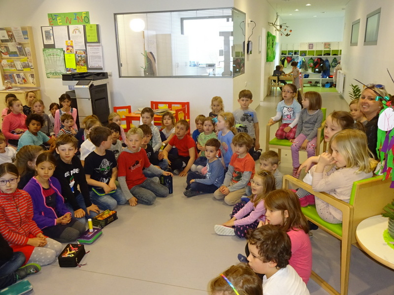 09.04.2019 - Kamishibai und Osterbäckerei - 2b, 2c